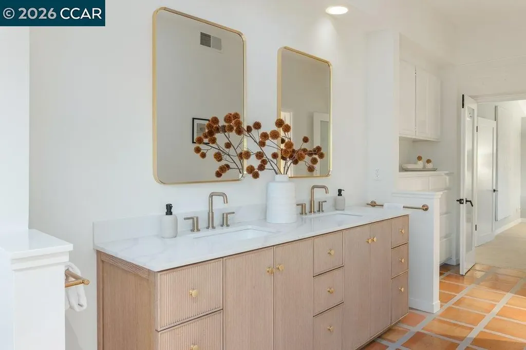 371 Camino Sobrante Orinda CA 94563