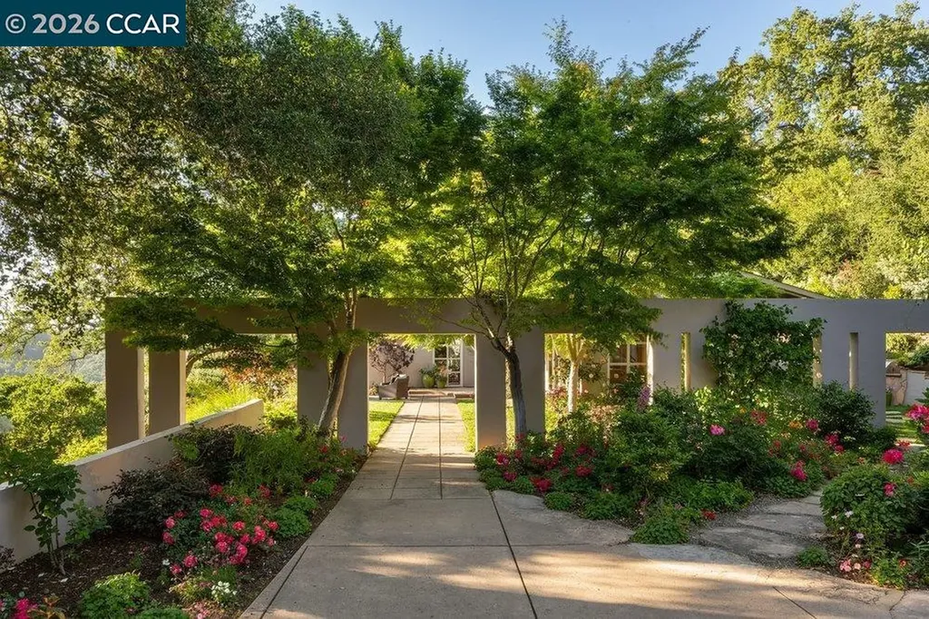 371 Camino Sobrante Orinda CA 94563