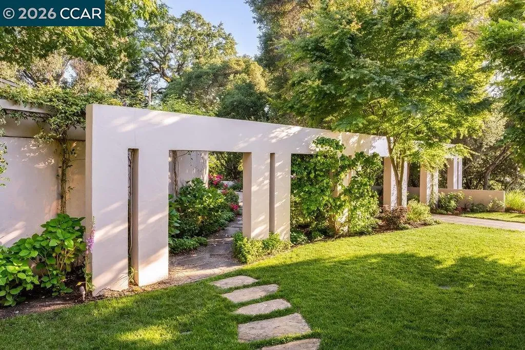371 Camino Sobrante Orinda CA 94563
