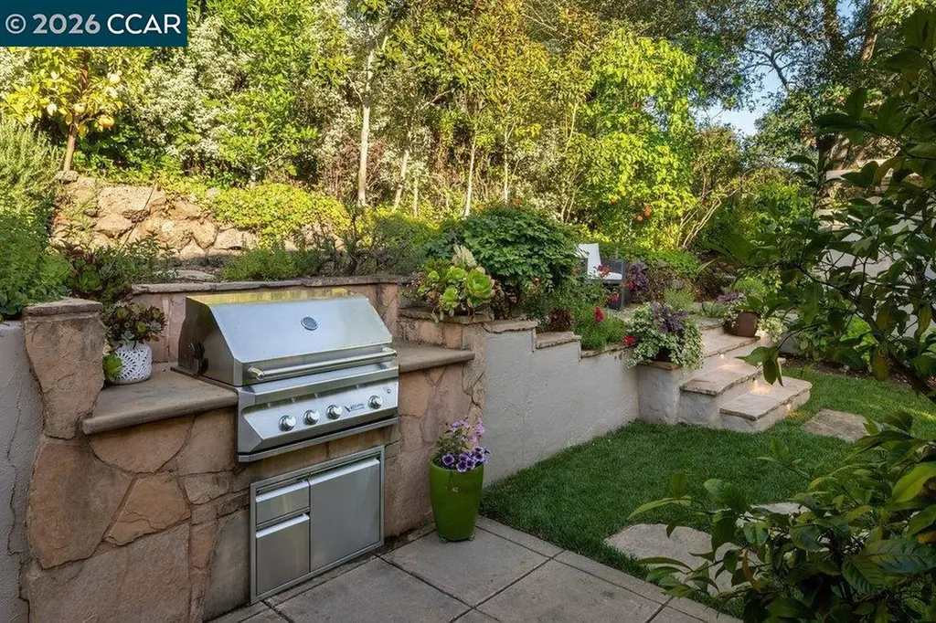 371 Camino Sobrante Orinda CA 94563