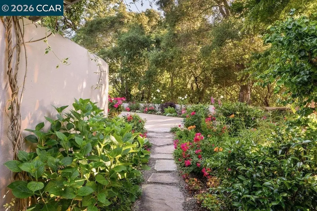 371 Camino Sobrante Orinda CA 94563