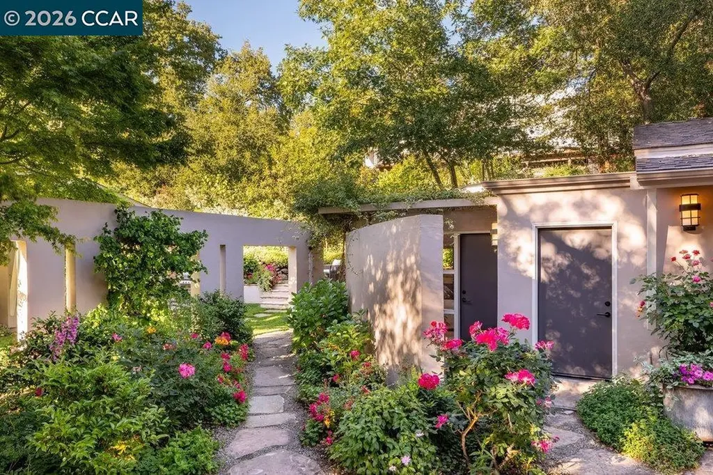 371 Camino Sobrante Orinda CA 94563