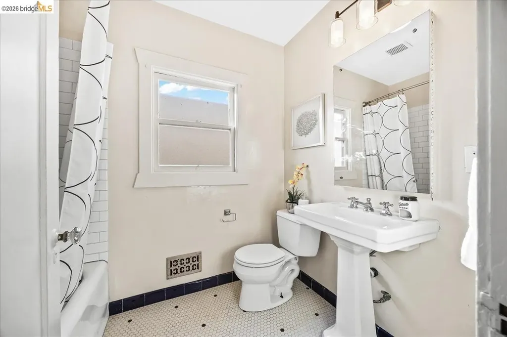 5340 Walnut Street Oakland CA 94619