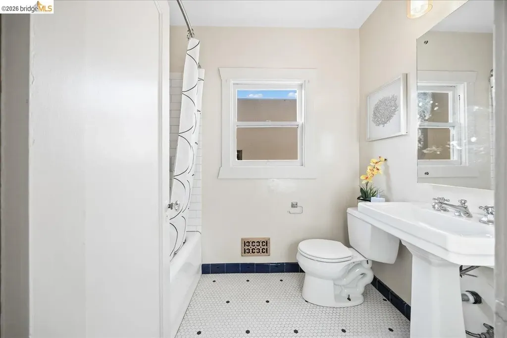 5340 Walnut Street Oakland CA 94619