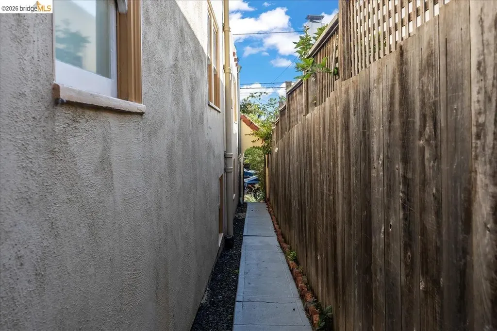 5340 Walnut Street Oakland CA 94619