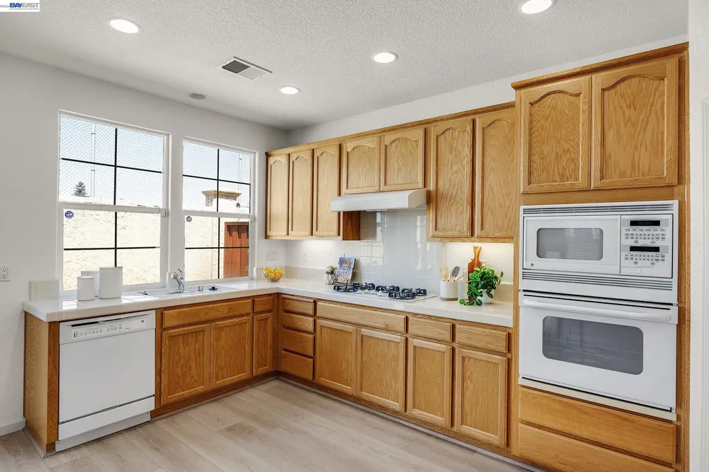 221 Dutra Vernaci Drive Union City CA 94587