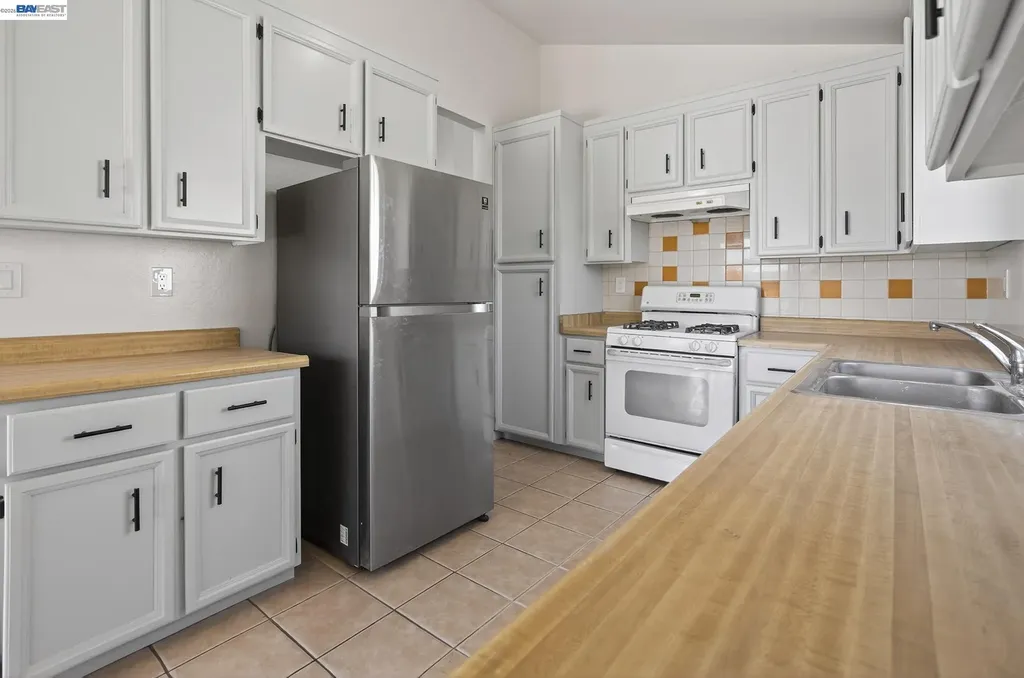 247 Sparrow Drive Hercules CA 94547