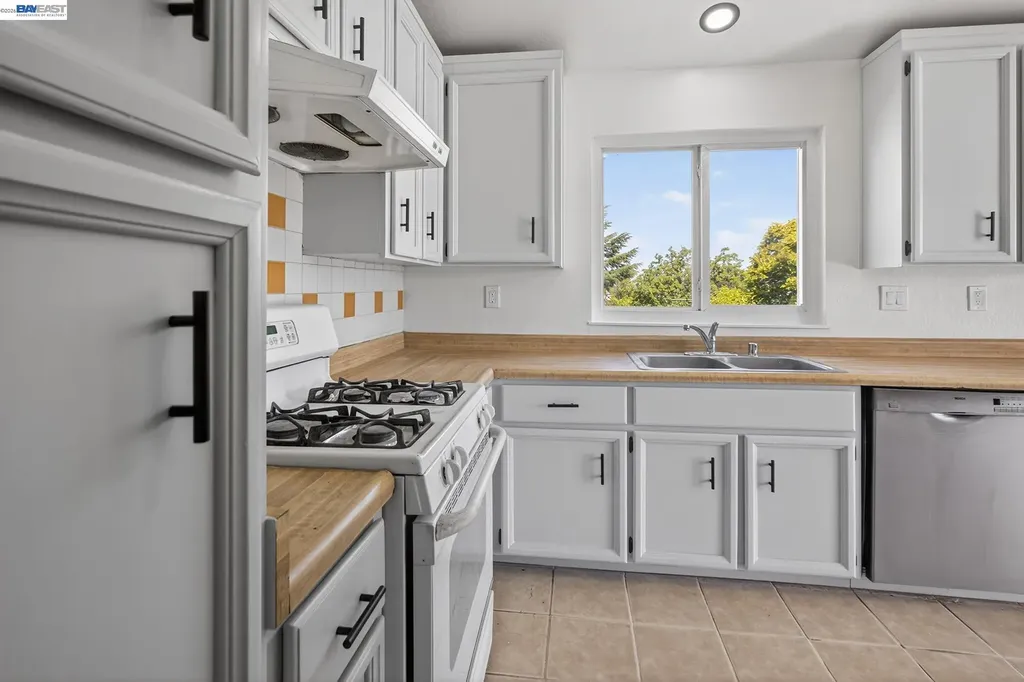 247 Sparrow Drive Hercules CA 94547