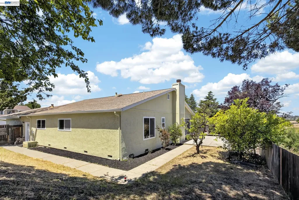 247 Sparrow Drive Hercules CA 94547