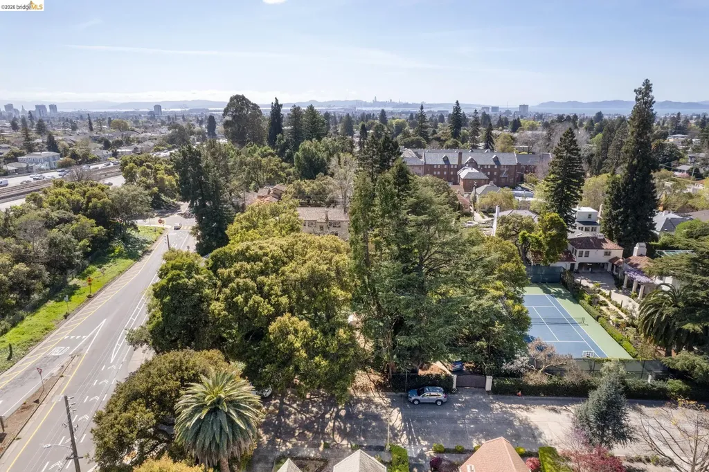 0 Ivanhoe Oakland CA 94618