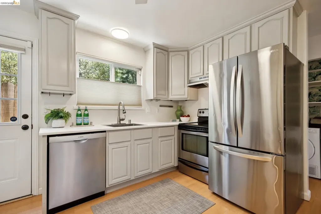 2207 Damuth Street Oakland CA 94602