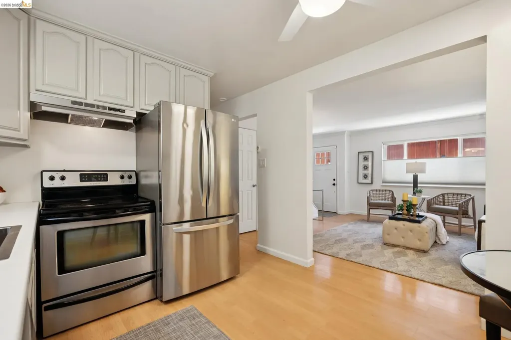2207 Damuth Street Oakland CA 94602