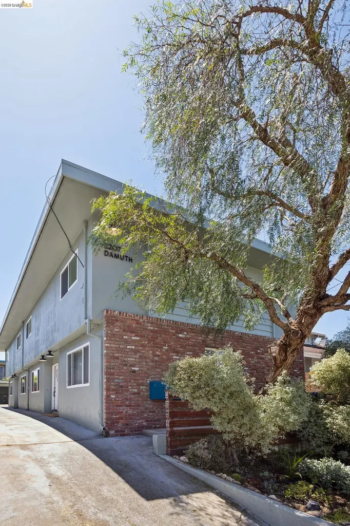 2207 Damuth Street Oakland CA 94602