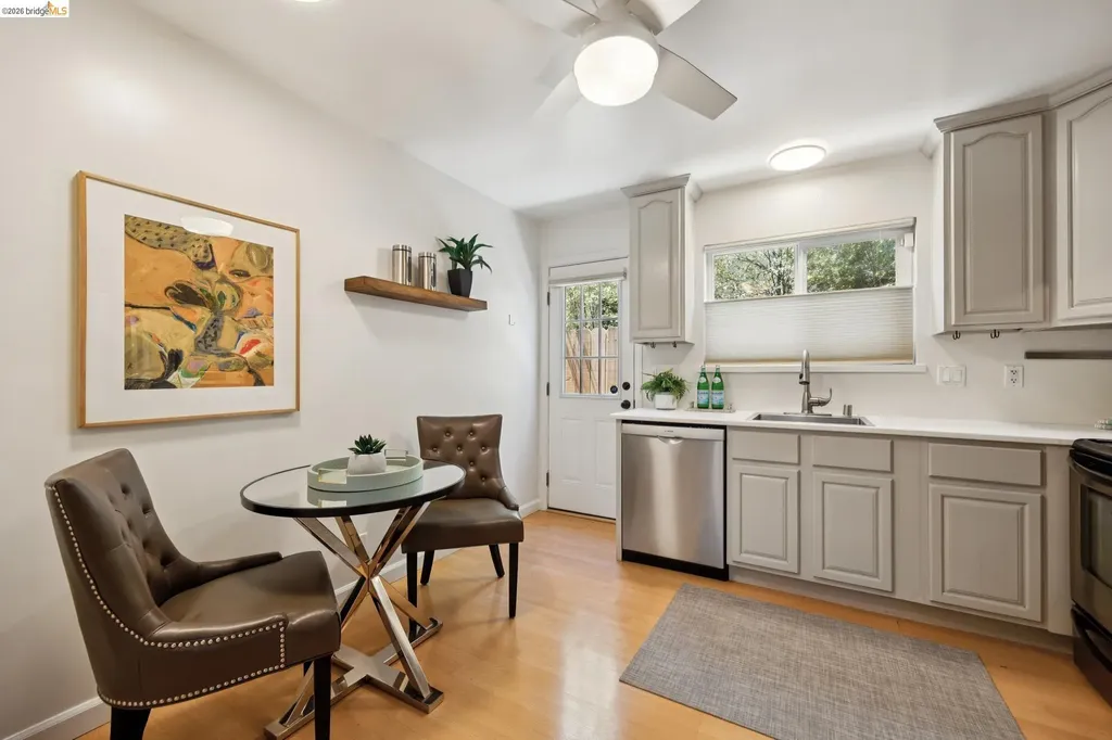 2207 Damuth Street Oakland CA 94602