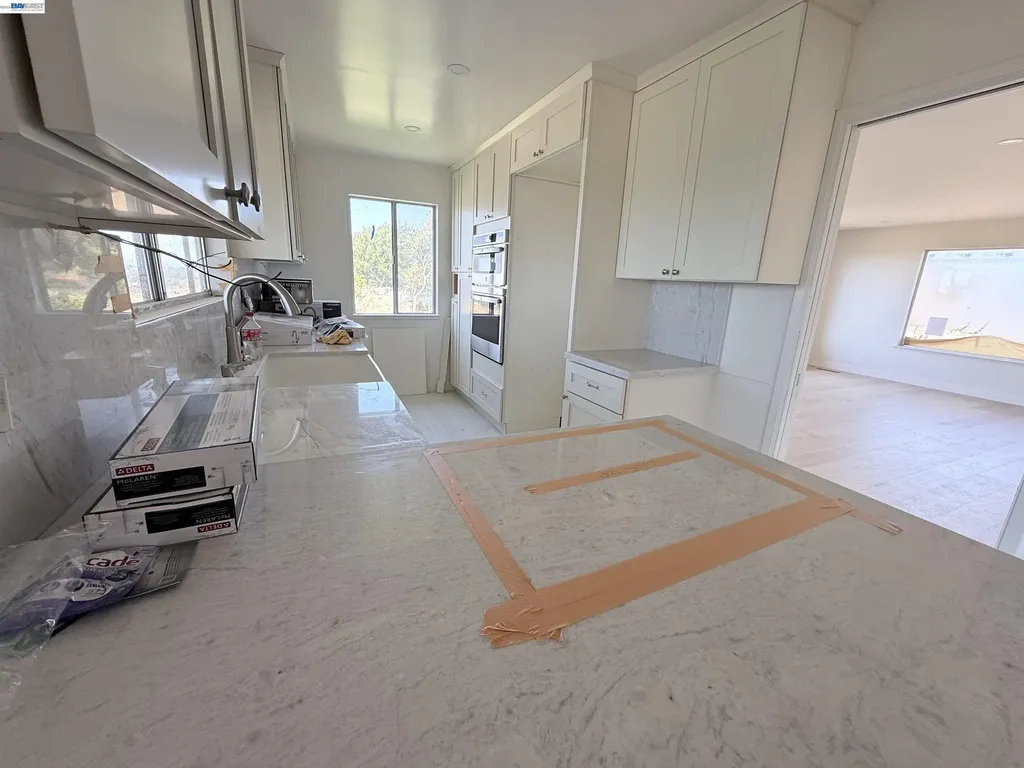 9155 Crest Avenue Oakland CA 94605