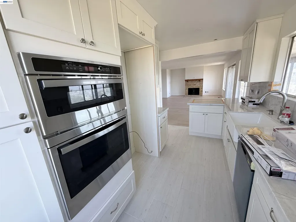 9155 Crest Avenue Oakland CA 94605
