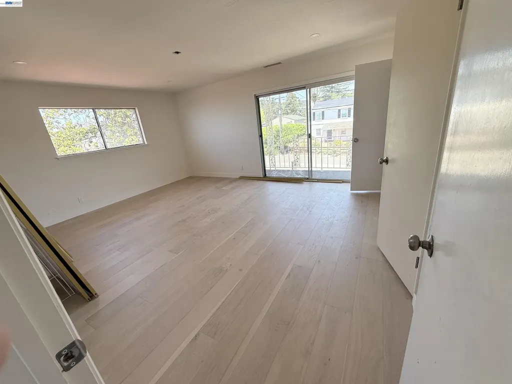 9155 Crest Avenue Oakland CA 94605