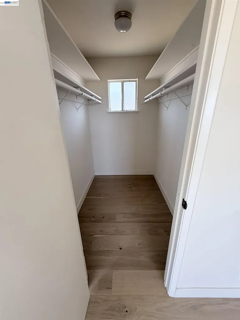 9155 Crest Avenue Oakland CA 94605