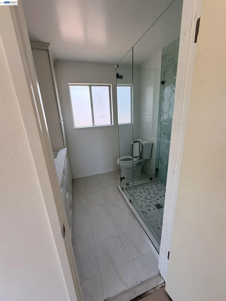 9155 Crest Avenue Oakland CA 94605