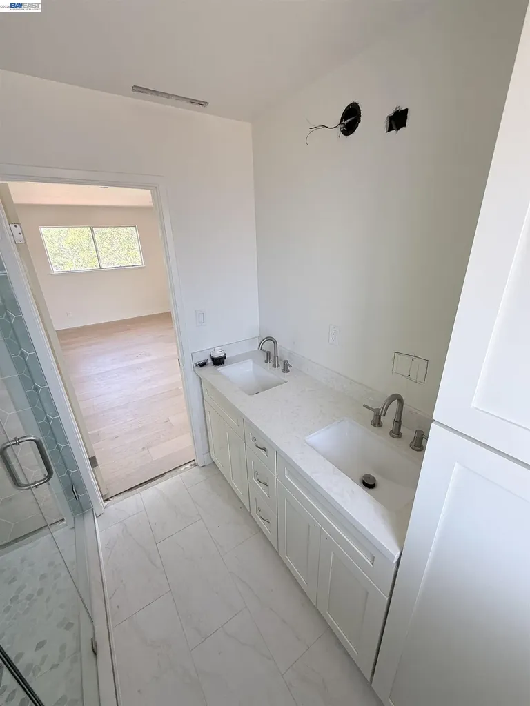 9155 Crest Avenue Oakland CA 94605