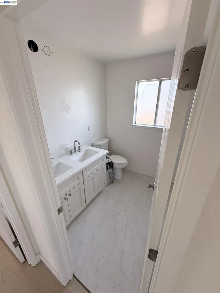 9155 Crest Avenue Oakland CA 94605