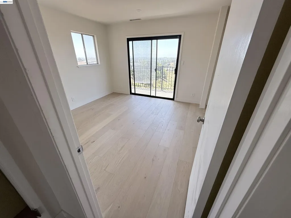 9155 Crest Avenue Oakland CA 94605