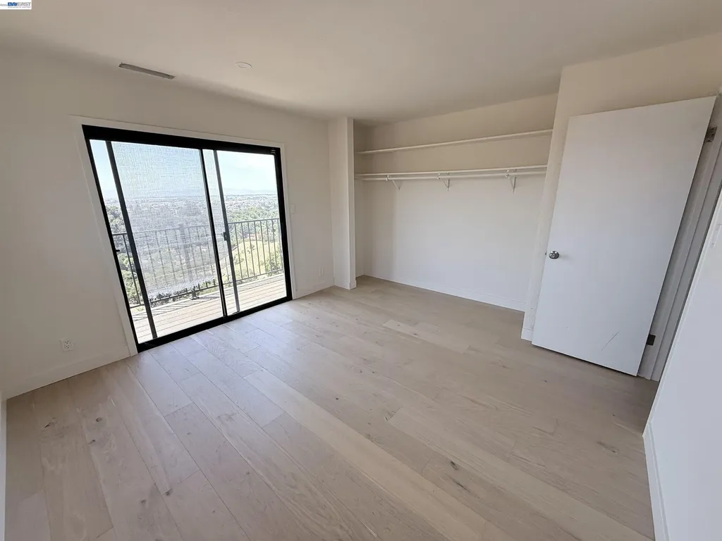 9155 Crest Avenue Oakland CA 94605
