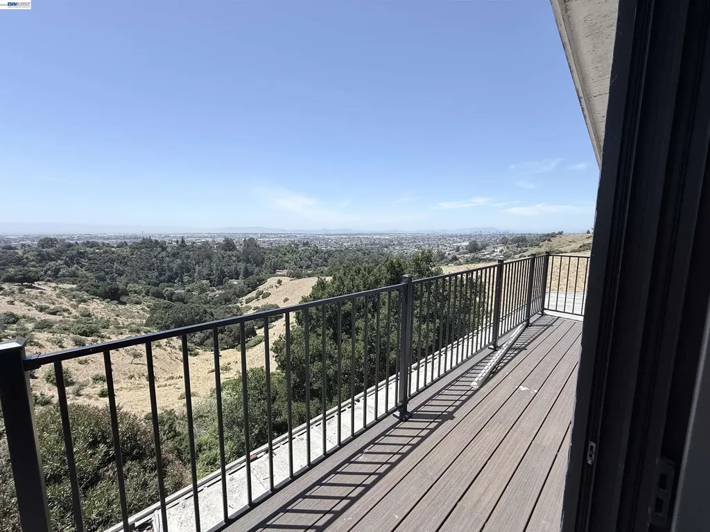 9155 Crest Avenue Oakland CA 94605