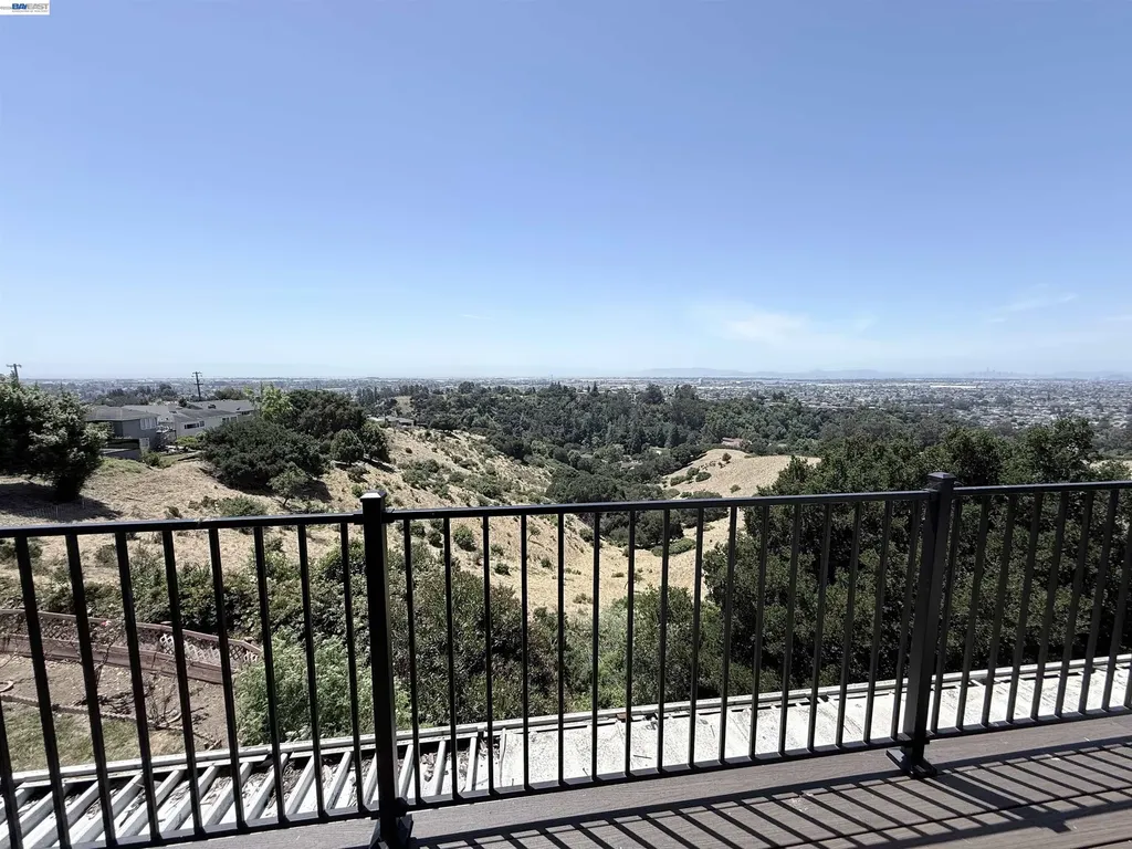 9155 Crest Avenue Oakland CA 94605