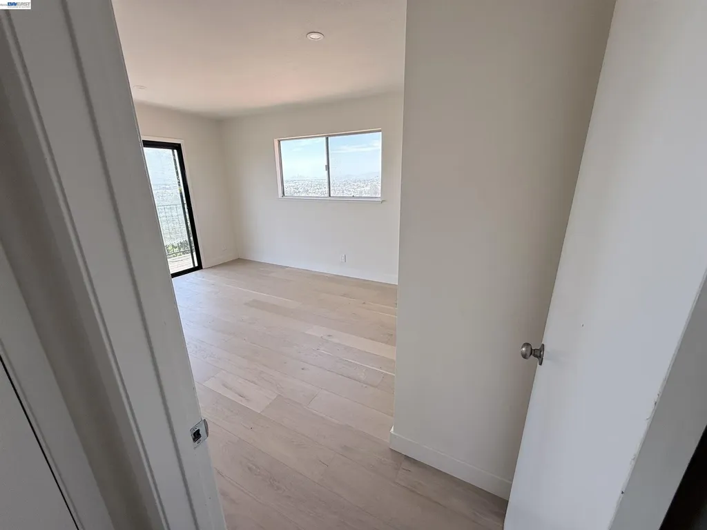 9155 Crest Avenue Oakland CA 94605