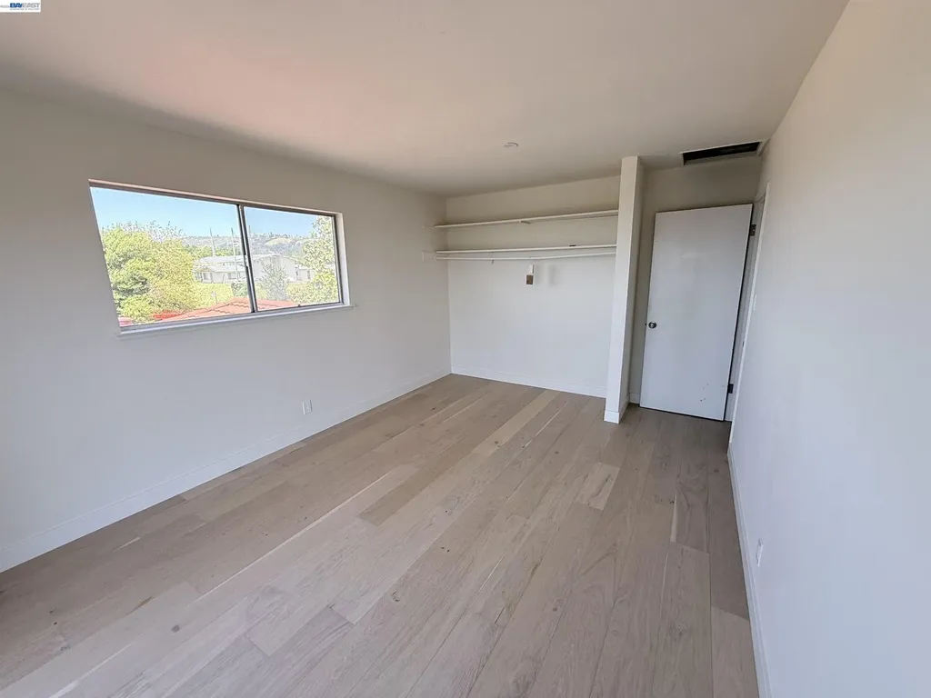 9155 Crest Avenue Oakland CA 94605