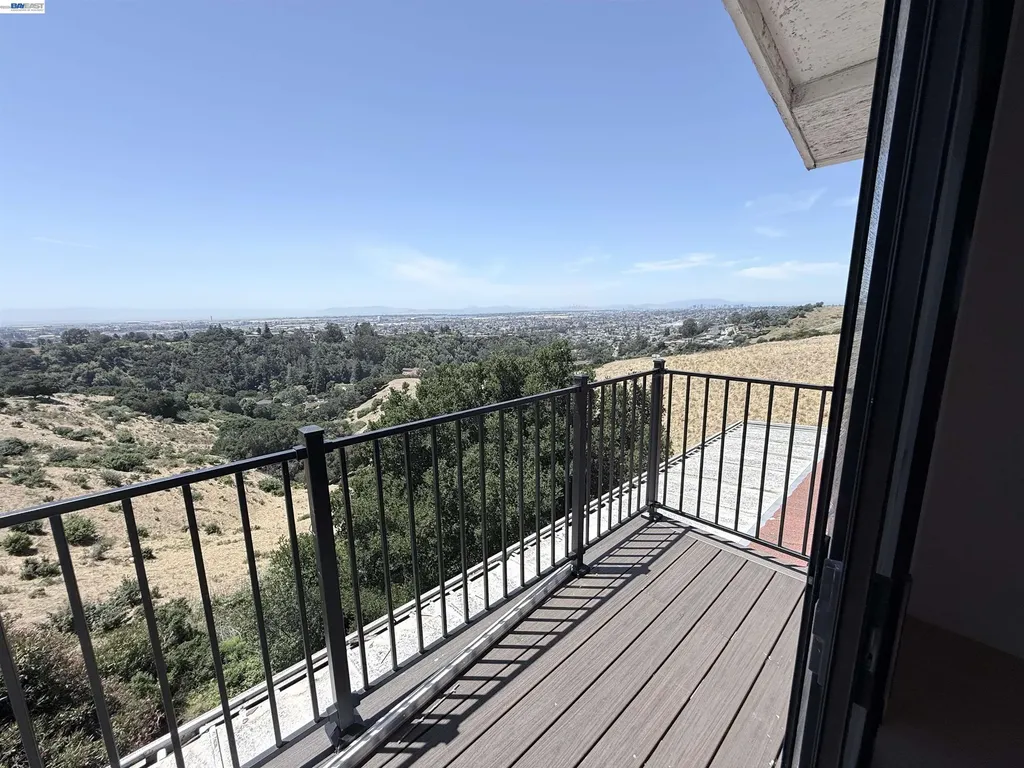 9155 Crest Avenue Oakland CA 94605