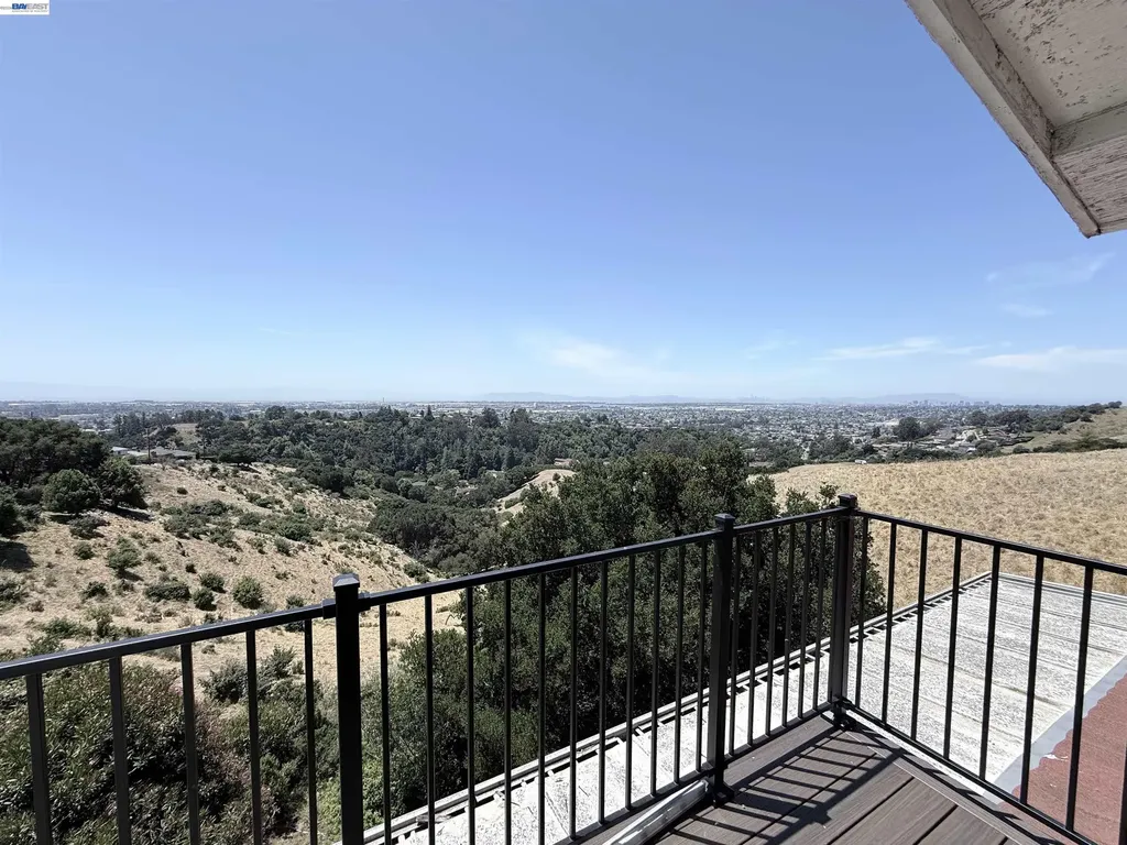 9155 Crest Avenue Oakland CA 94605