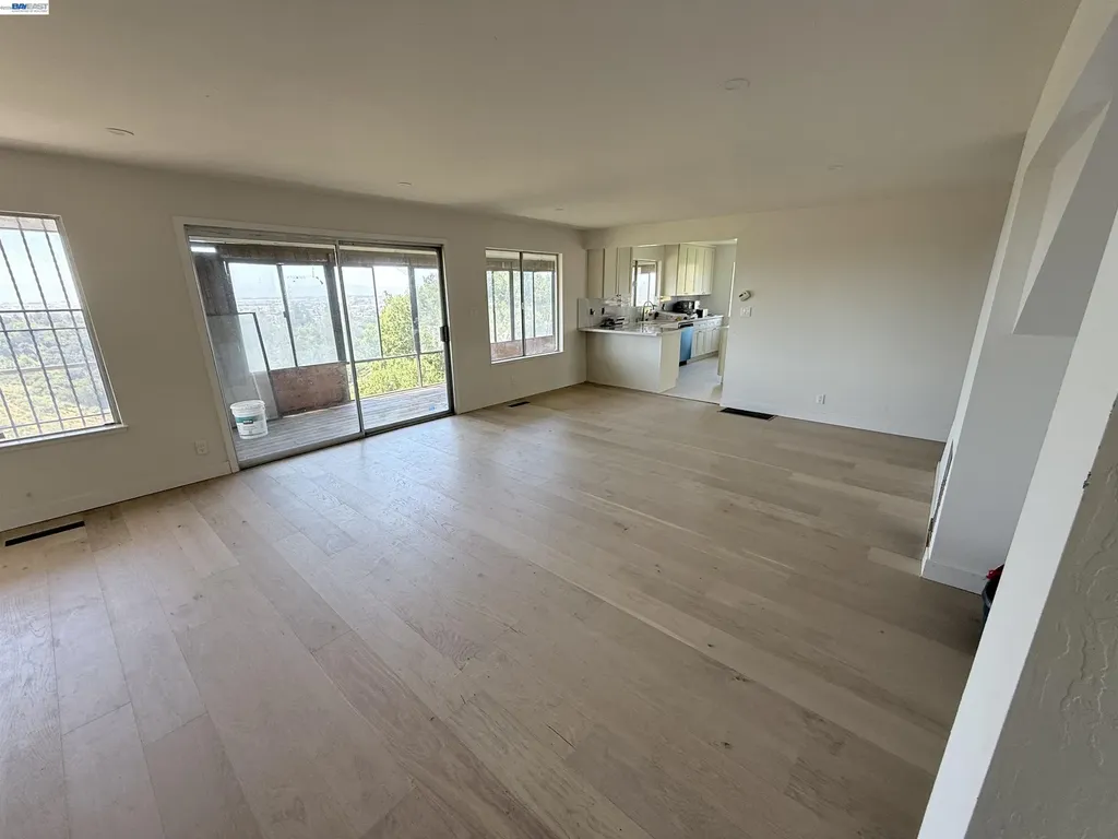 9155 Crest Avenue Oakland CA 94605