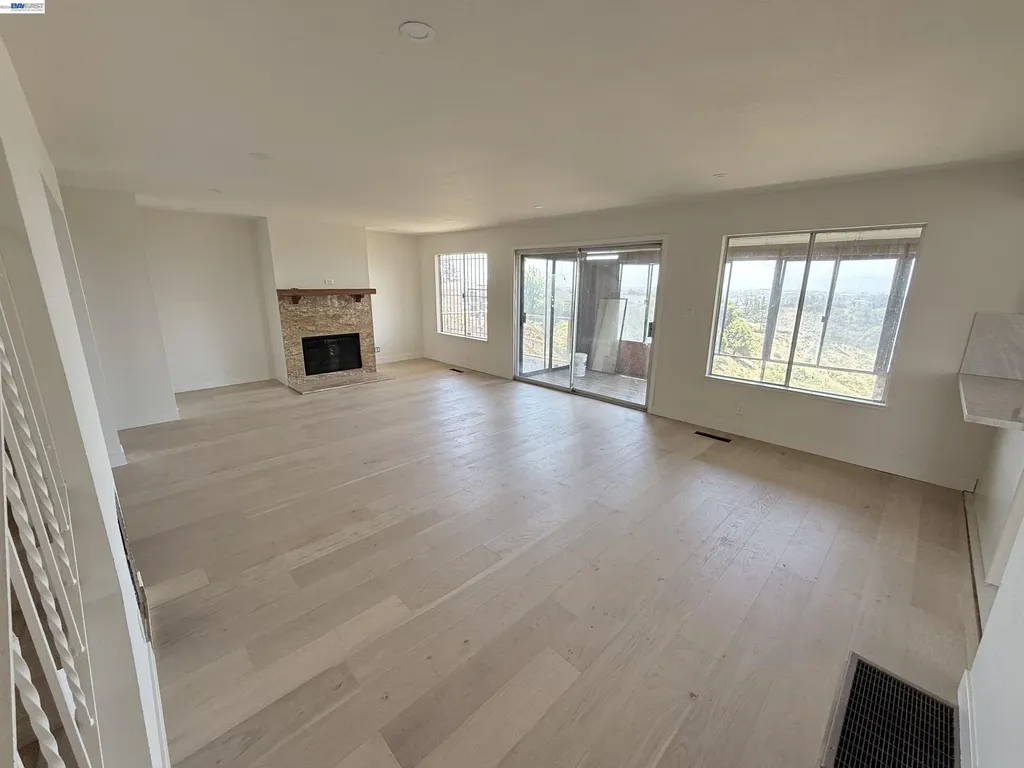 9155 Crest Avenue Oakland CA 94605