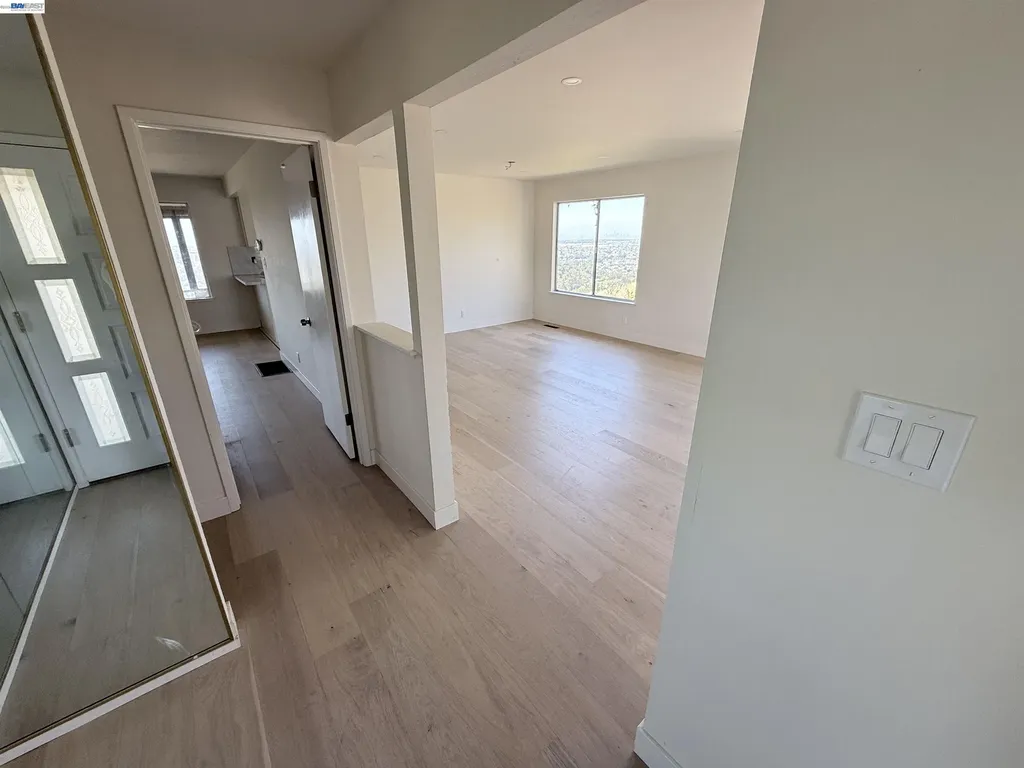 9155 Crest Avenue Oakland CA 94605