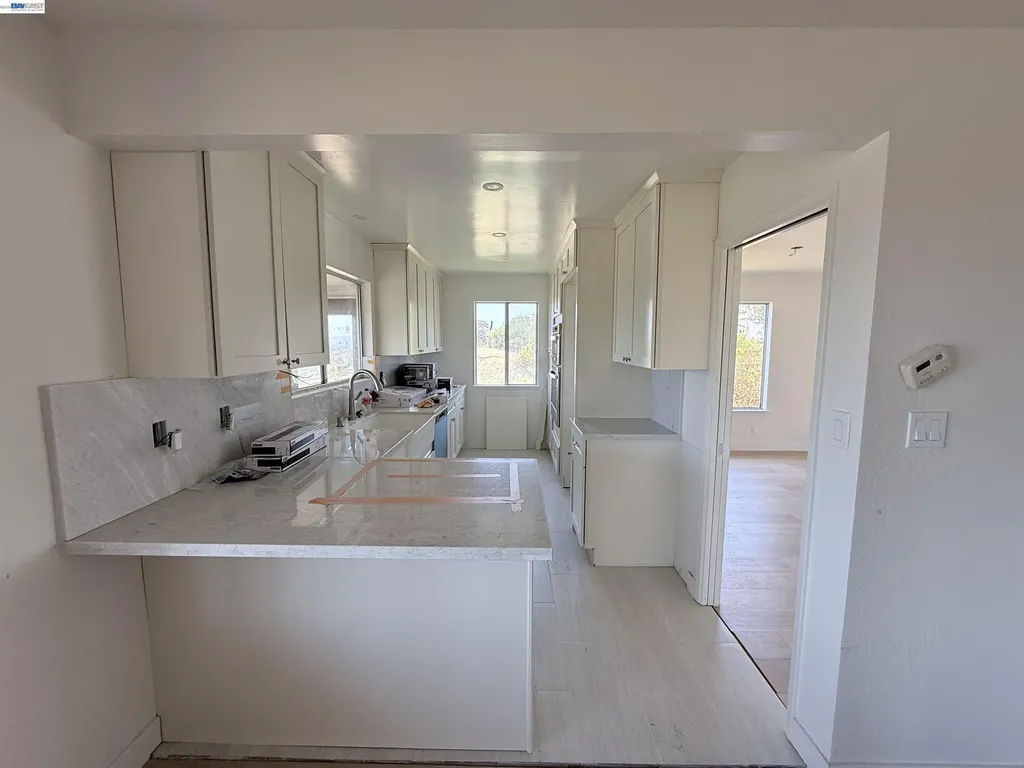 9155 Crest Avenue Oakland CA 94605