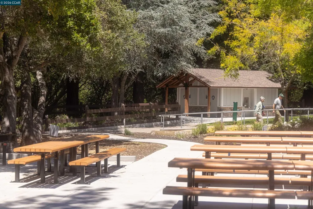 59 Lynwood Place Moraga CA 94556