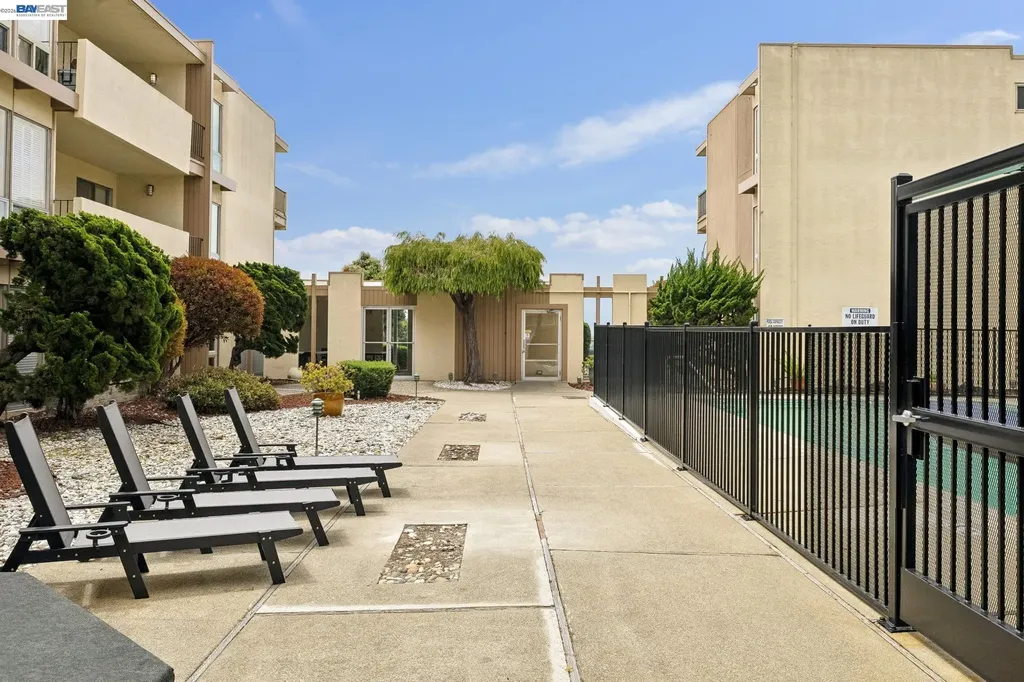 1825 Shoreline Drive Alameda CA 94501
