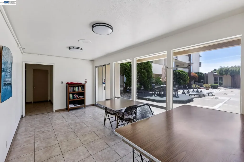 1825 Shoreline Drive Alameda CA 94501