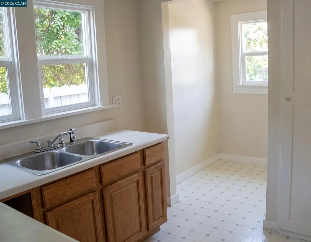 70 Rose Bay Point CA 94565