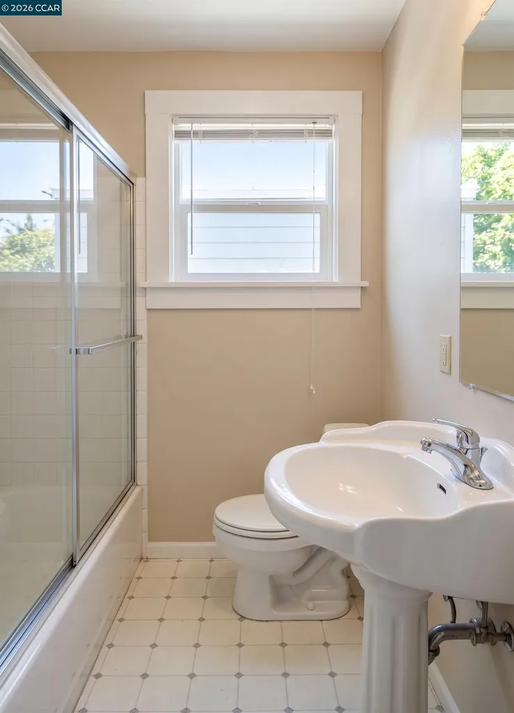 70 Rose Bay Point CA 94565