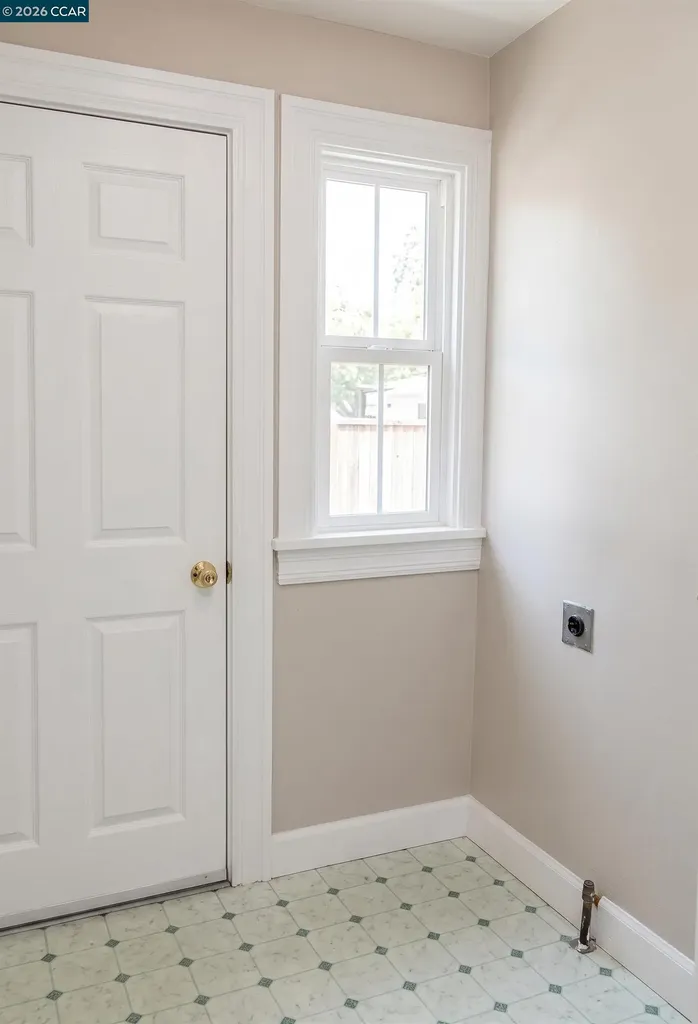 70 Rose Bay Point CA 94565