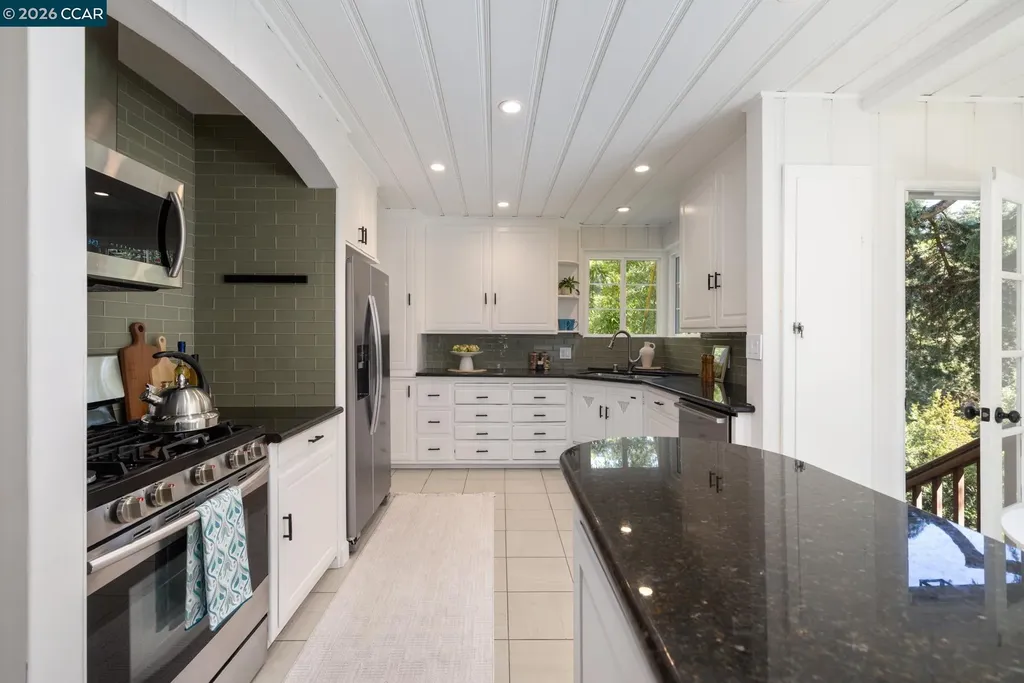 6008 Chelton Drive Oakland CA 94611