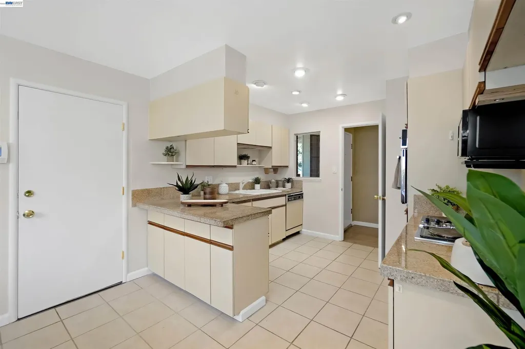 26003 Dodge Avenue Hayward CA 94545