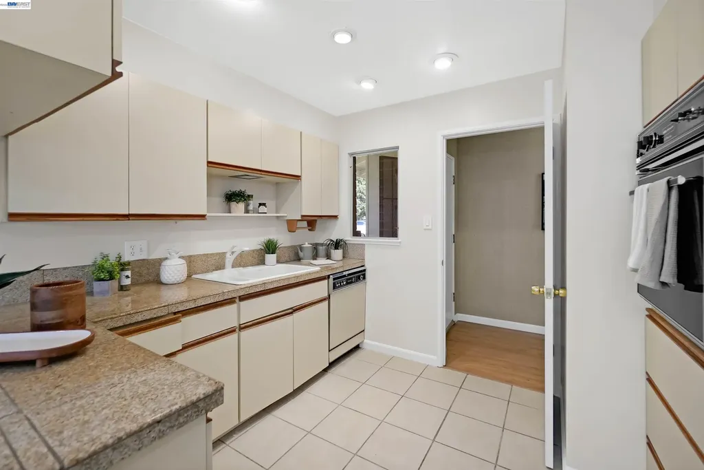 26003 Dodge Avenue Hayward CA 94545