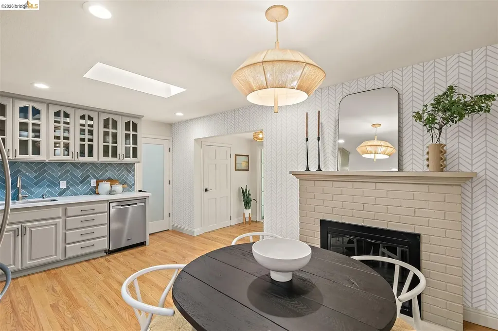 7253 Sayre Drive Oakland CA 94611