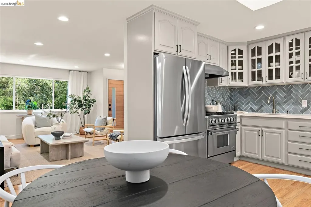 7253 Sayre Drive Oakland CA 94611