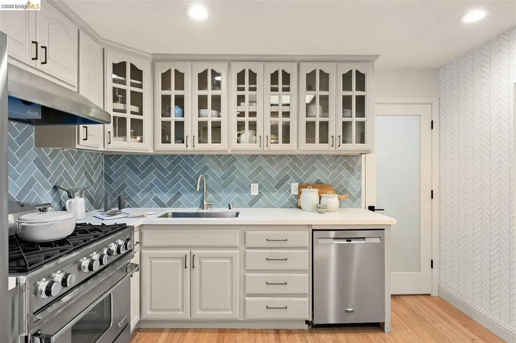 7253 Sayre Drive Oakland CA 94611