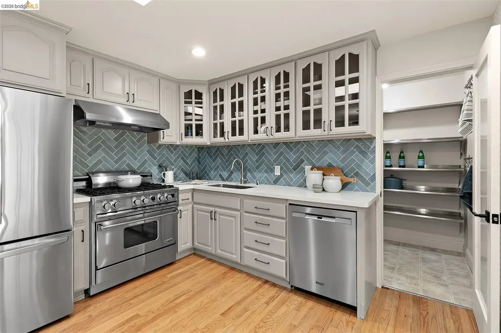7253 Sayre Drive Oakland CA 94611